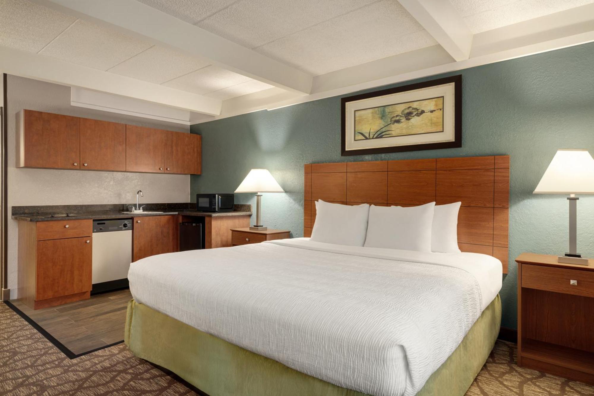 Americinn By Wyndham Grand Rapids Airport North Cascade Exterior photo
